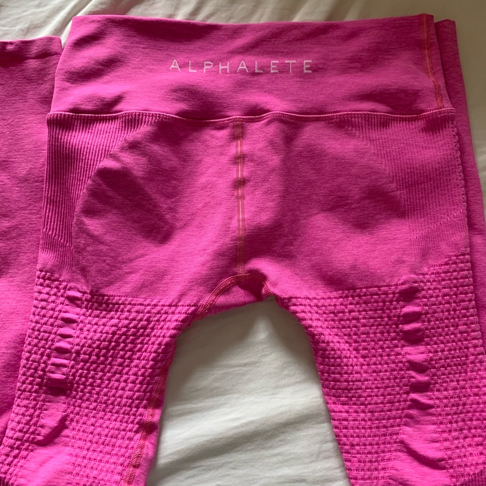 Alphalete Halo leggings in hot pink